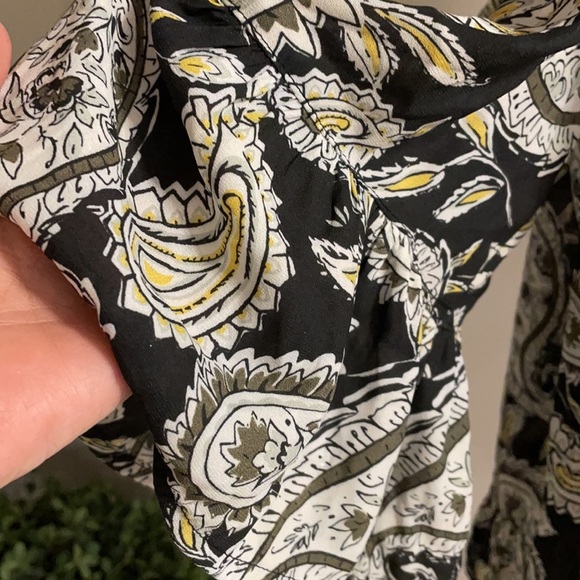 TORRID COLD SHOULDER 3/4 sleeve RUFFLE BLOUSE. Paisley on blank background SZ 1X - Picture 3 of 10